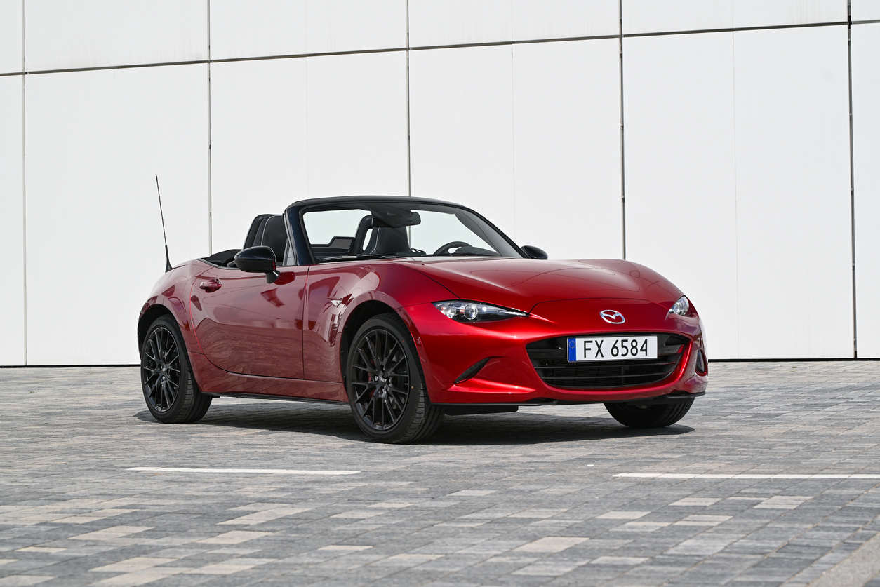 Autoservis Top Gear Praha – Mazda MX-5 on a parking servis a opravy