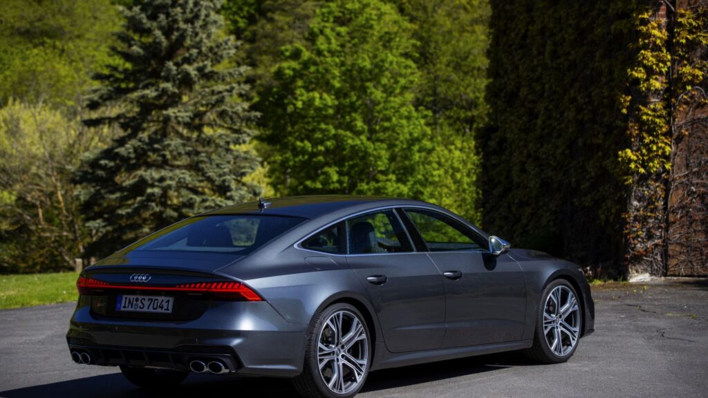 Autoservis Top Gear Praha – audi-s7-sportback-2019-sportbek-piatidvernyi-derevia-zelen-a servis a opravy