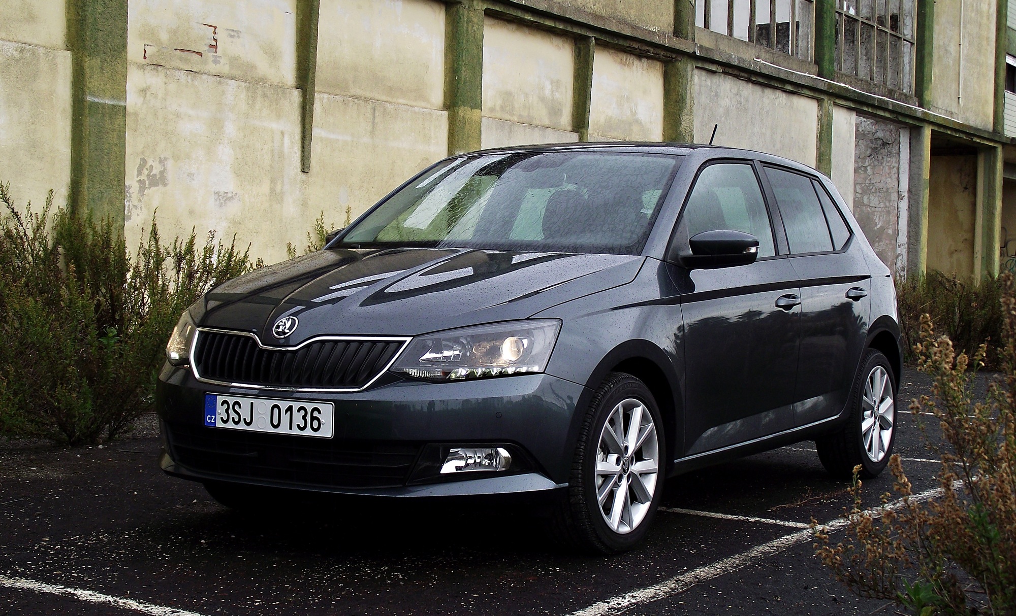 Autoservis Top Gear Praha – Warsaw,/,Poland,-,11/17/2019:,Skoda,Superb,Lifting,Photoshoot servis a opravy