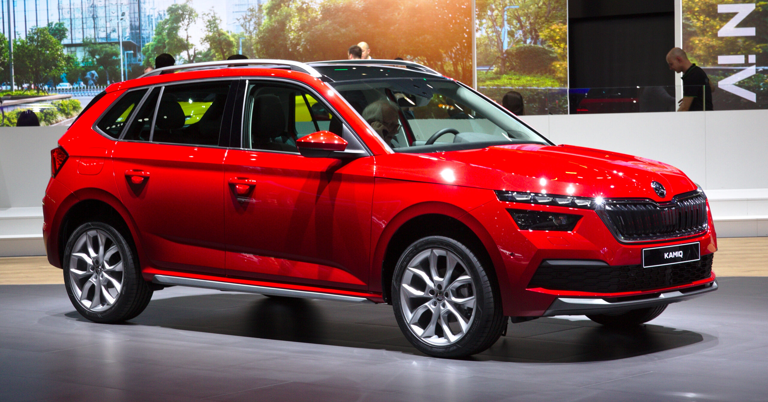 Autoservis Top Gear Praha – Warsaw,/,Poland,-,11/17/2019:,Skoda,Superb,Lifting,Photoshoot servis a opravy