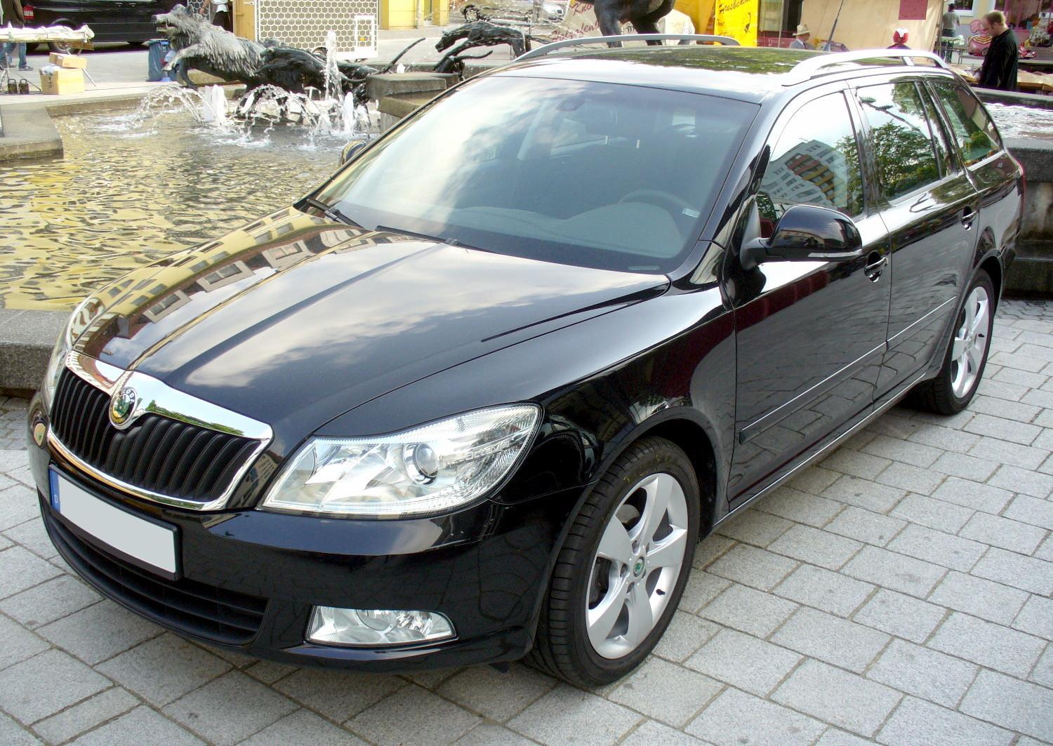 Autoservis Top Gear Praha – Warsaw,/,Poland,-,11/17/2019:,Skoda,Superb,Lifting,Photoshoot servis a opravy