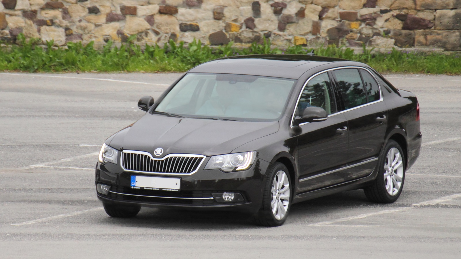 Autoservis Top Gear Praha – Warsaw,/,Poland,-,11/17/2019:,Skoda,Superb,Lifting,Photoshoot servis a opravy